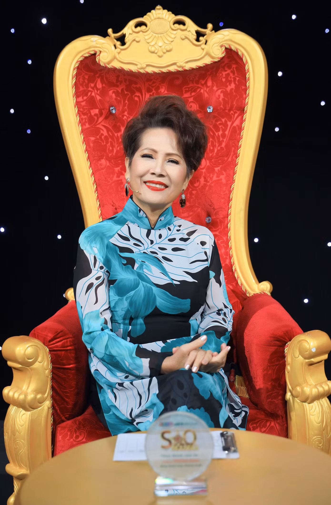 Phương Dung tham gia làm giám khảo liveshow