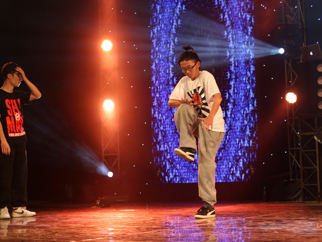 Sân đấu hiphop sôi động từ đầu đơn lẻ cho đến đội nhóm (2 người)