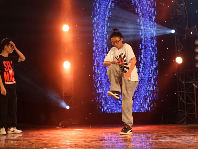 Sân đấu hiphop sôi động từ đầu đơn lẻ cho đến đội nhóm (2 người)
