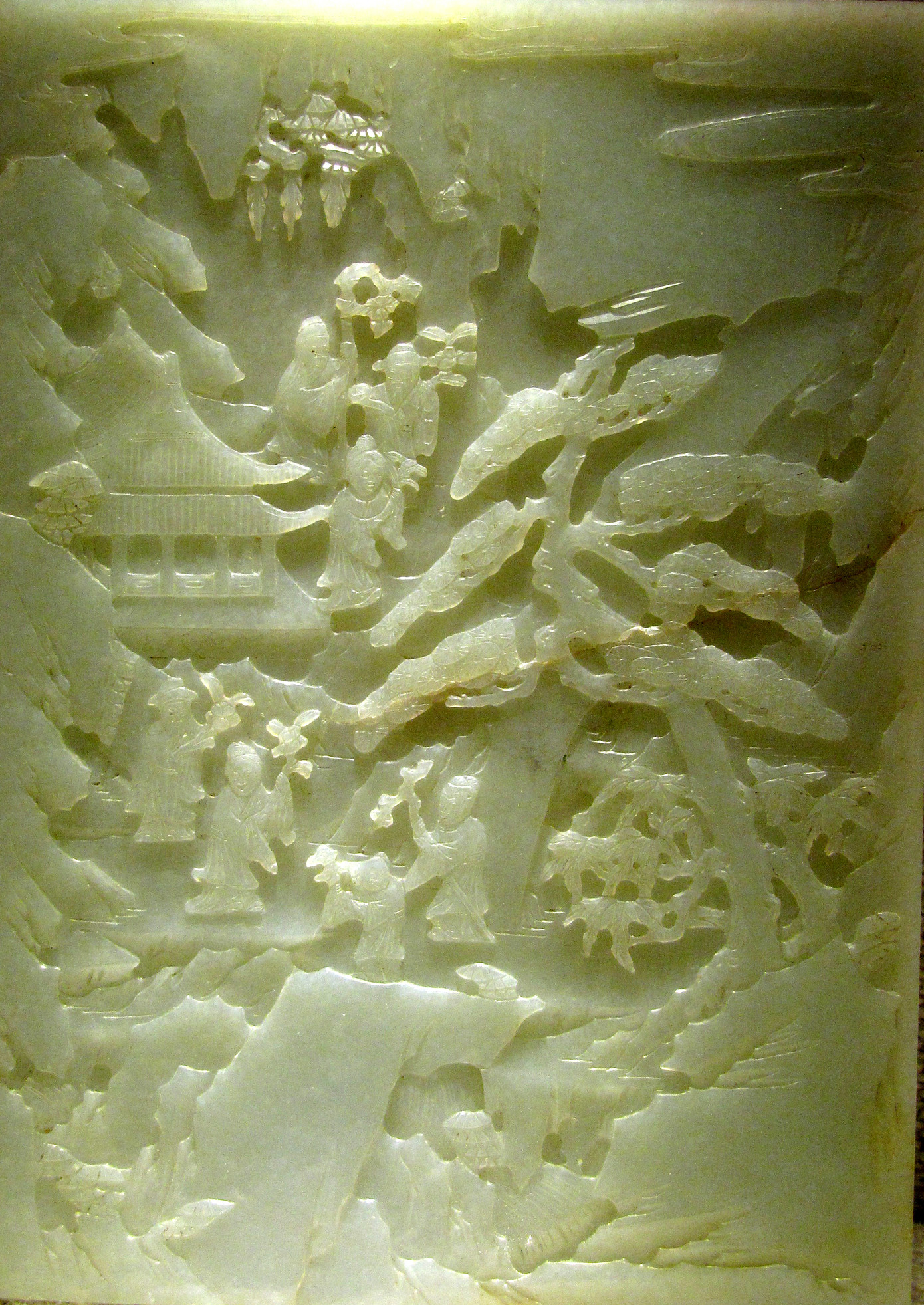 Bức chạm ngự diên văn bảo làm bằng ngọc trắng xanh, thời Nguyễn