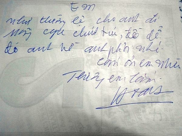 'Em, như thường lệ cho anh đi ngồi cà phê chút nha, đồ để đó anh về anh phơi nhé. Cảm ơn em nhiều! Thương em lắm' - đó là những lời mà cụ ông 65 tuổi thường xuyên nhắn nhủ vợ mỗi ngày
