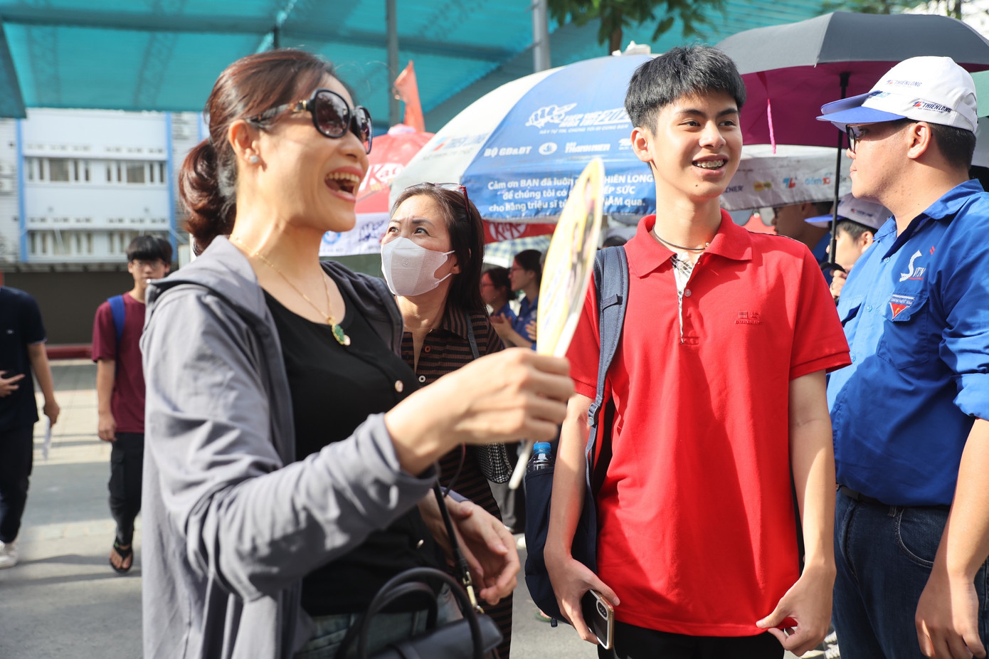 CẬP NHẬT: Sỹ tử làm xong môn Toán, tự tin đạt 8 điểm ảnh 69 CẬP NHẬT: Sỹ tử làm xong môn Toán, tự tin đạt 8 điểm ảnh 69