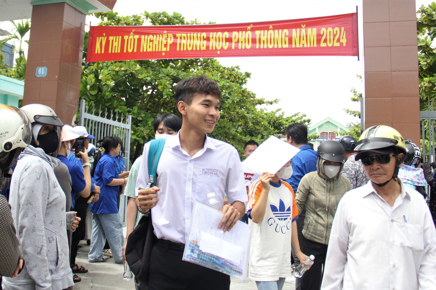 CẬP NHẬT: Kết thúc thi văn, thí sinh tự tin đạt điểm cao ảnh 109