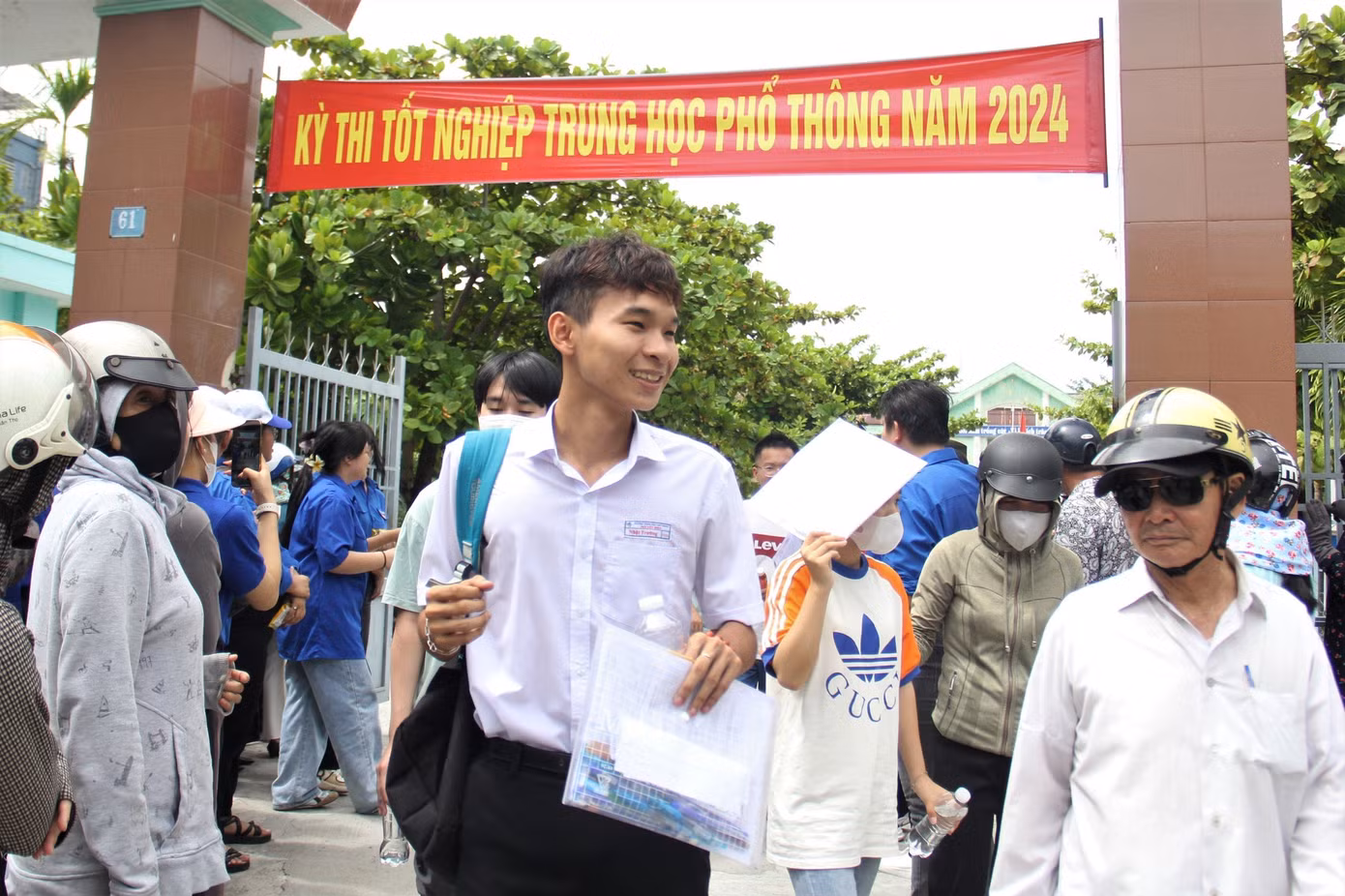CẬP NHẬT: Kết thúc thi văn, thí sinh tự tin đạt điểm cao ảnh 109