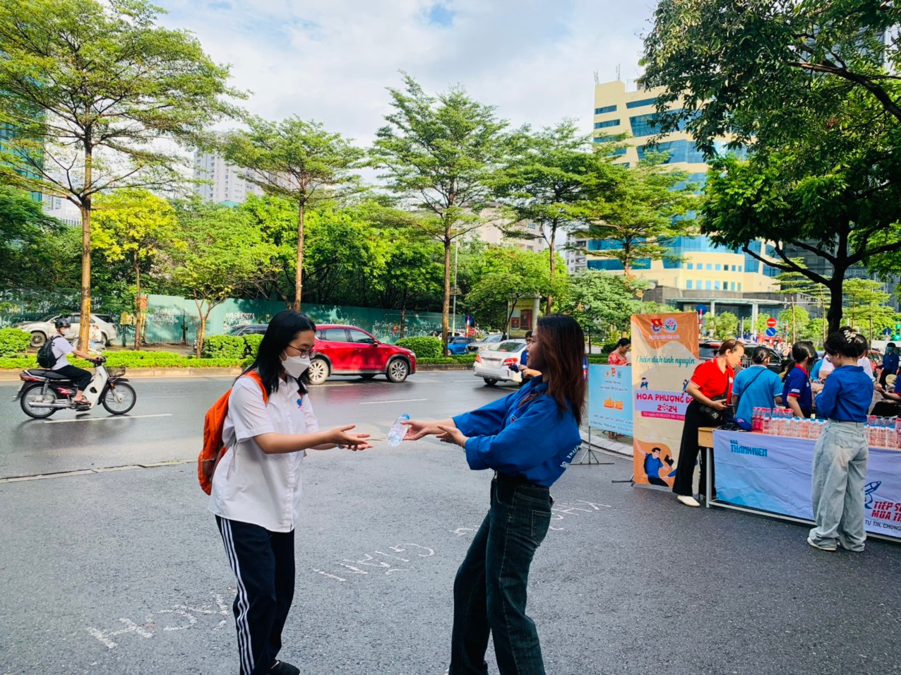 CẬP NHẬT: Kết thúc thi văn, thí sinh tự tin đạt điểm cao ảnh 69