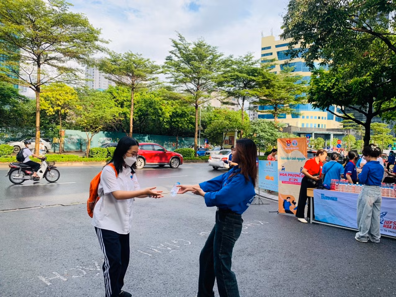 CẬP NHẬT: Kết thúc thi văn, thí sinh tự tin đạt điểm cao ảnh 69