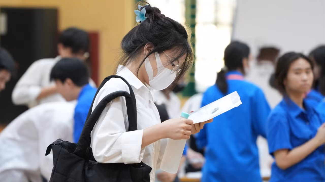 CẬP NHẬT: Kết thúc thi văn, thí sinh tự tin đạt điểm cao ảnh 45