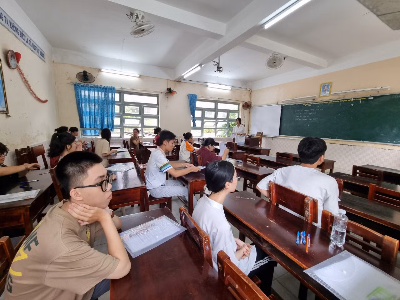 Thí sinh Đà Nẵng bước vào buổi thi đầu tiên