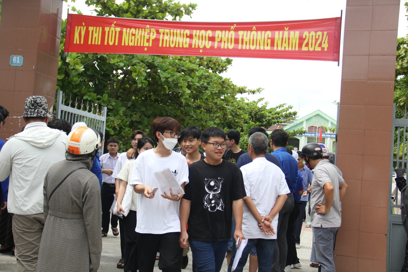 CẬP NHẬT: Kết thúc thi văn, thí sinh tự tin đạt điểm cao ảnh 110