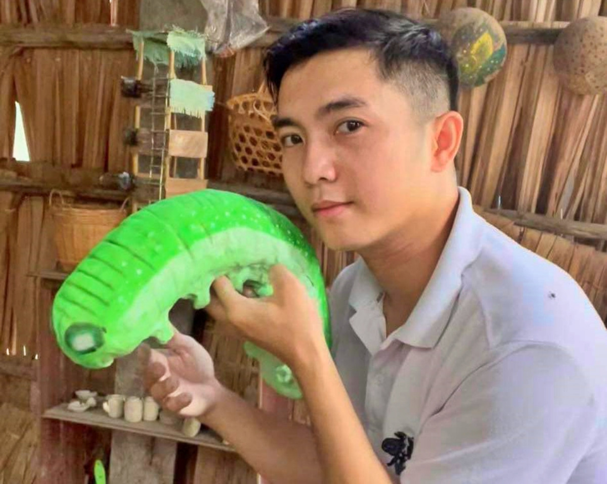 Anh Nhơn rất đam mê vẽ và nặn các con vật bằng bột Anh Nhơn rất đam mê vẽ và nặn các con vật bằng bột