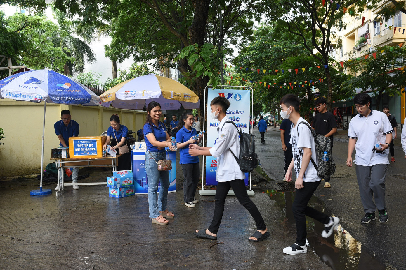 CẬP NHẬT: Kết thúc thi văn, thí sinh tự tin đạt điểm cao ảnh 40