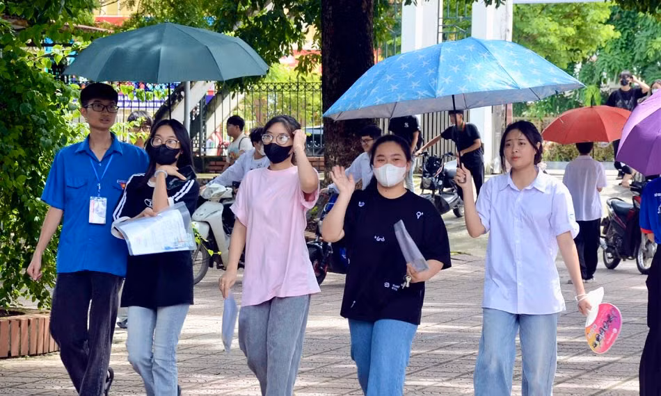 CẬP NHẬT: Kết thúc thi văn, thí sinh tự tin đạt điểm cao ảnh 76