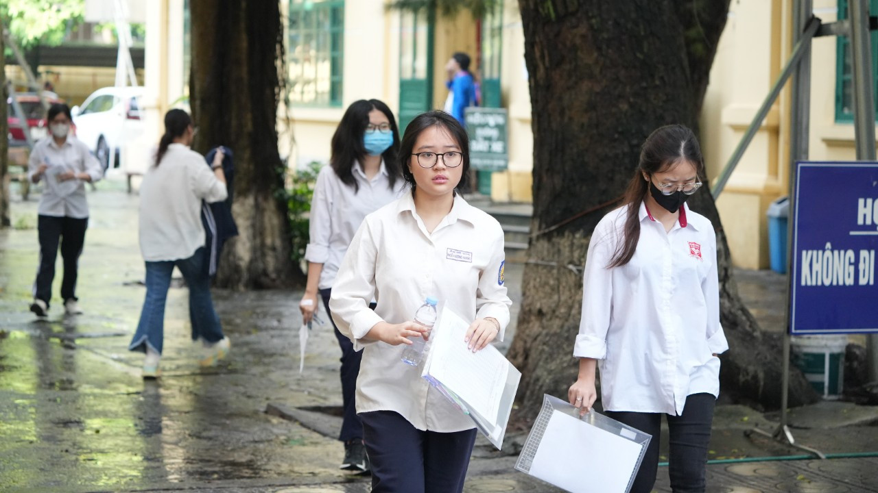 CẬP NHẬT: Kết thúc thi văn, thí sinh tự tin đạt điểm cao ảnh 49