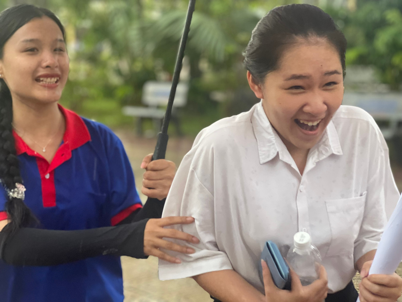 CẬP NHẬT: Sỹ tử làm xong môn Toán, tự tin đạt 8 điểm ảnh 49 CẬP NHẬT: Sỹ tử làm xong môn Toán, tự tin đạt 8 điểm ảnh 49