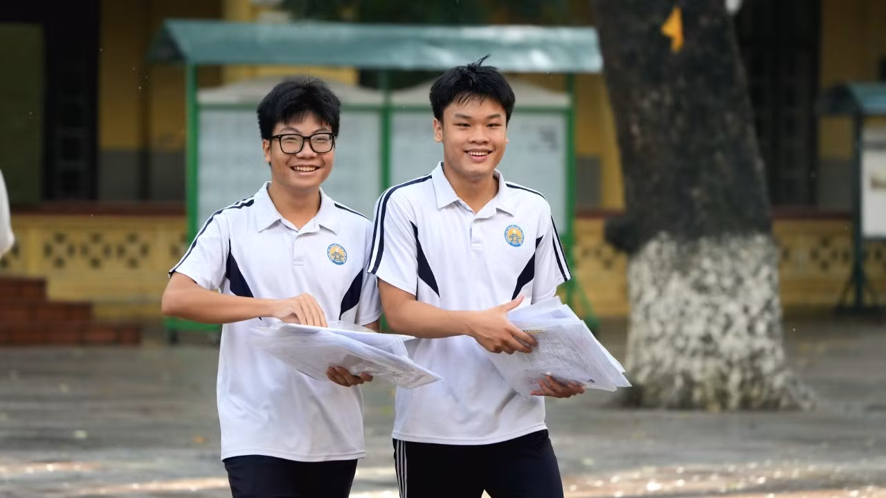 CẬP NHẬT: Kết thúc thi văn, thí sinh tự tin đạt điểm cao ảnh 46