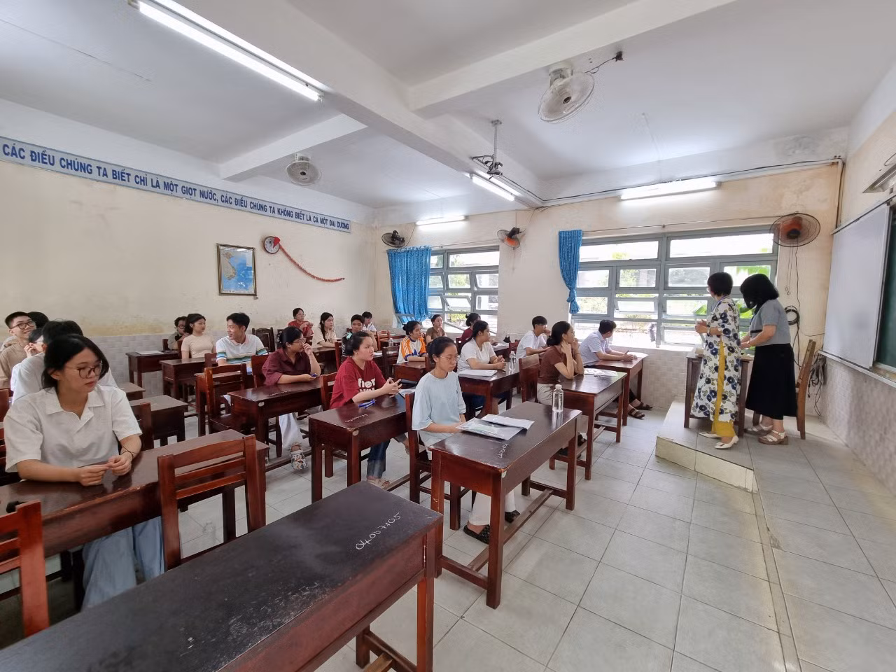 CẬP NHẬT: Kết thúc thi văn, thí sinh tự tin đạt điểm cao ảnh 66