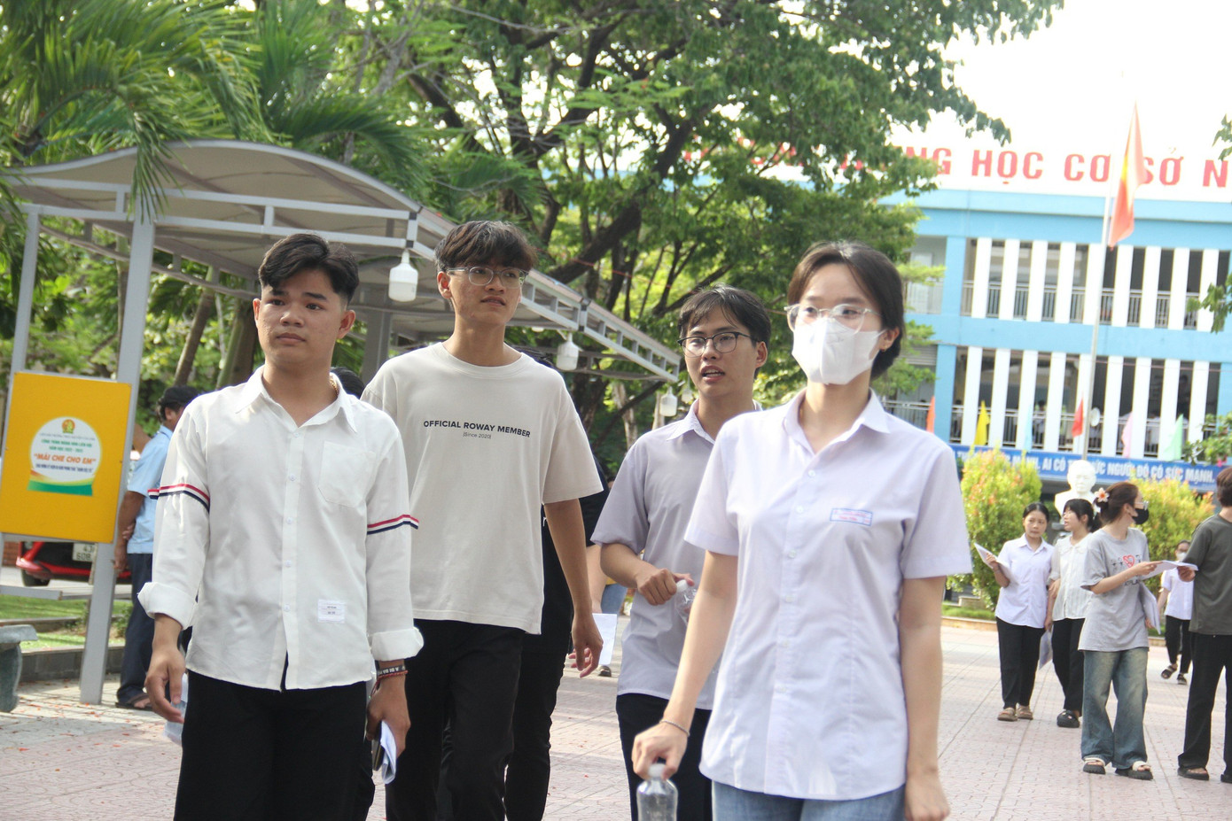 Thí sinh Đà Nẵng sau buổi thi môn Toán. Ảnh: Thanh Hiền Thí sinh Đà Nẵng sau buổi thi môn Toán. Ảnh: Thanh Hiền