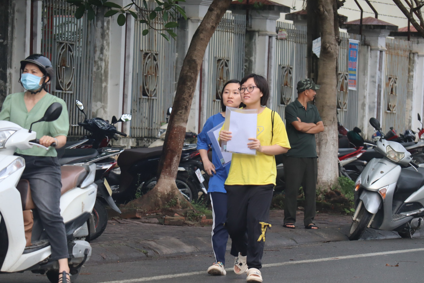 CẬP NHẬT: Kết thúc thi văn, thí sinh tự tin đạt điểm cao ảnh 80