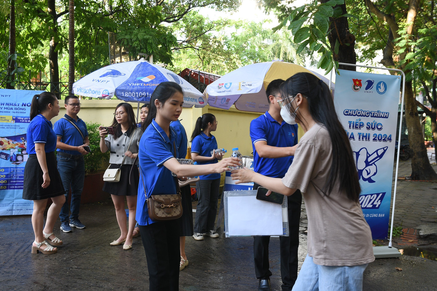CẬP NHẬT: Kết thúc thi văn, thí sinh tự tin đạt điểm cao ảnh 42
