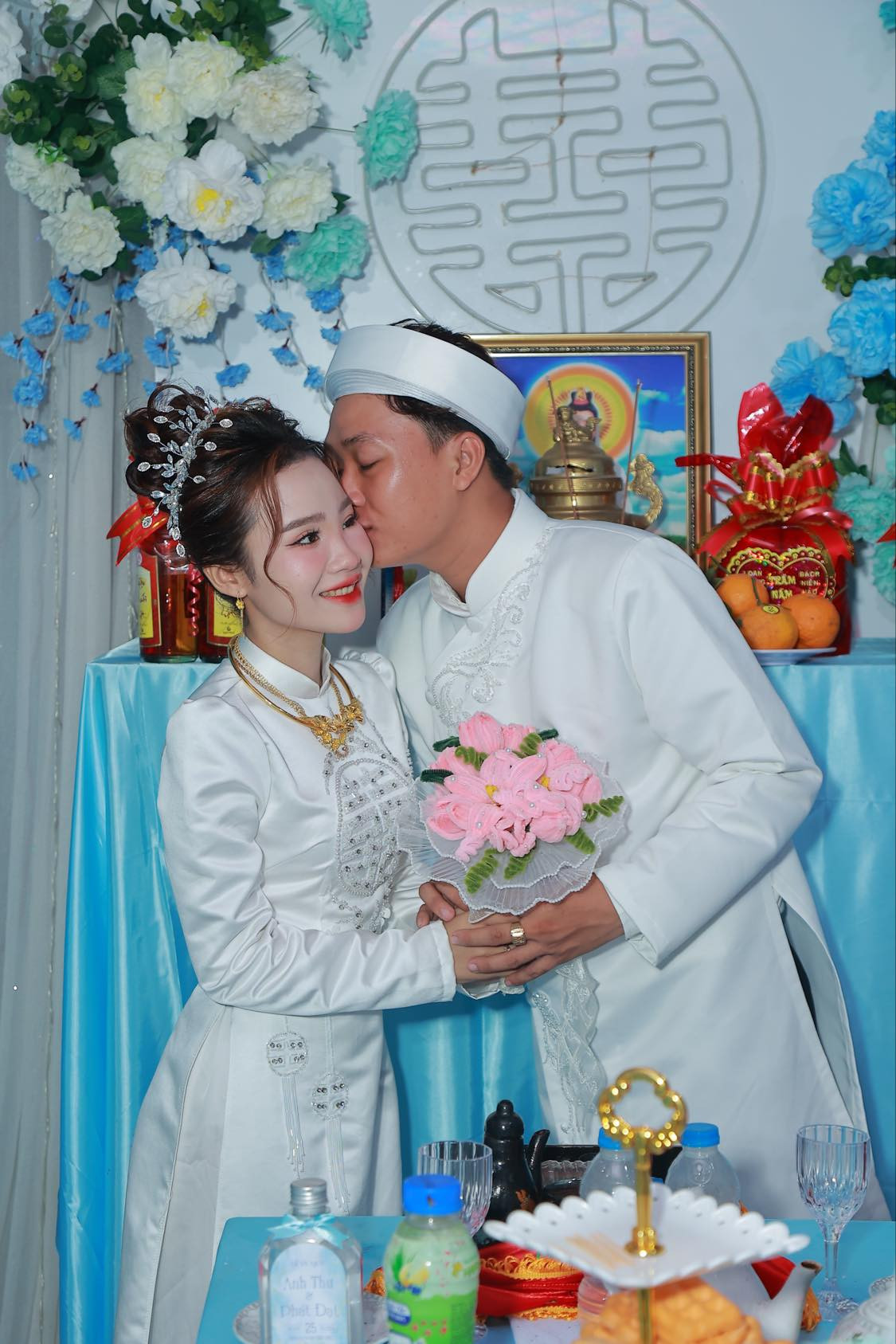 Dù trong hoàn cảnh nào, Đạt luôn thấy Thư thật xinh đẹp