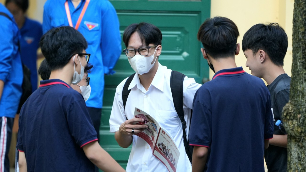 CẬP NHẬT: Kết thúc thi văn, thí sinh tự tin đạt điểm cao ảnh 47