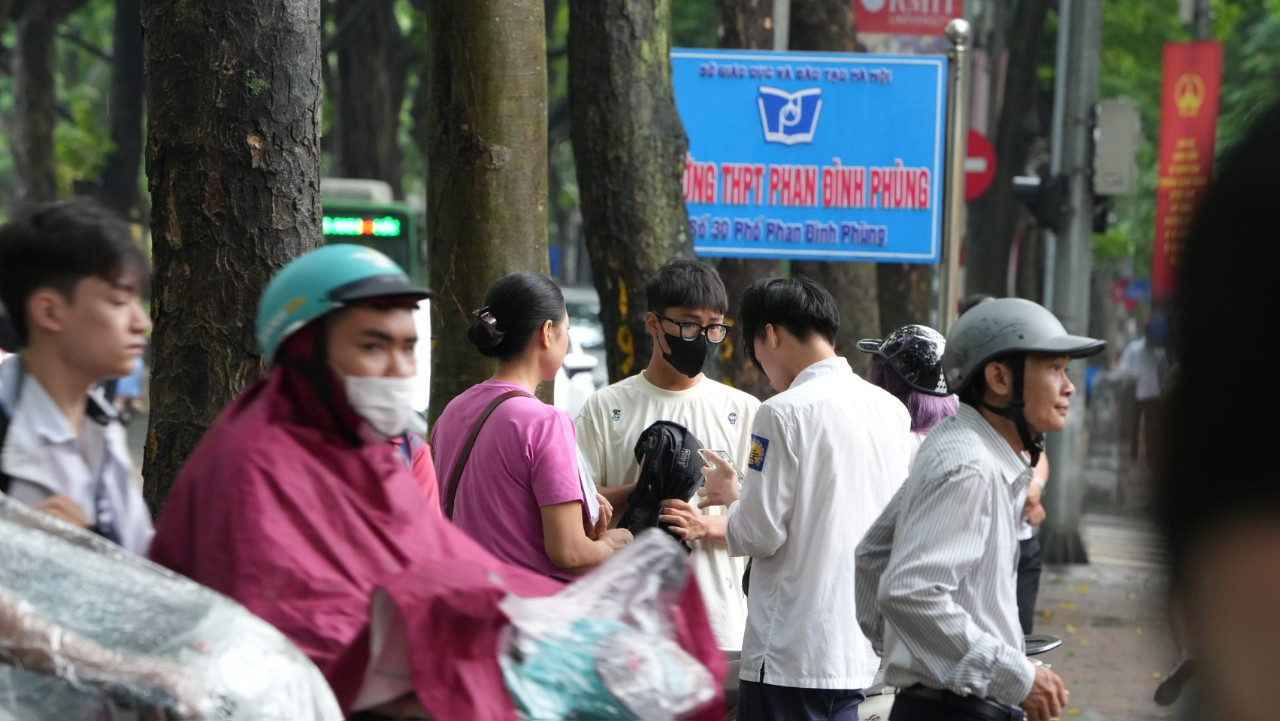 CẬP NHẬT: Kết thúc thi văn, thí sinh tự tin đạt điểm cao ảnh 44