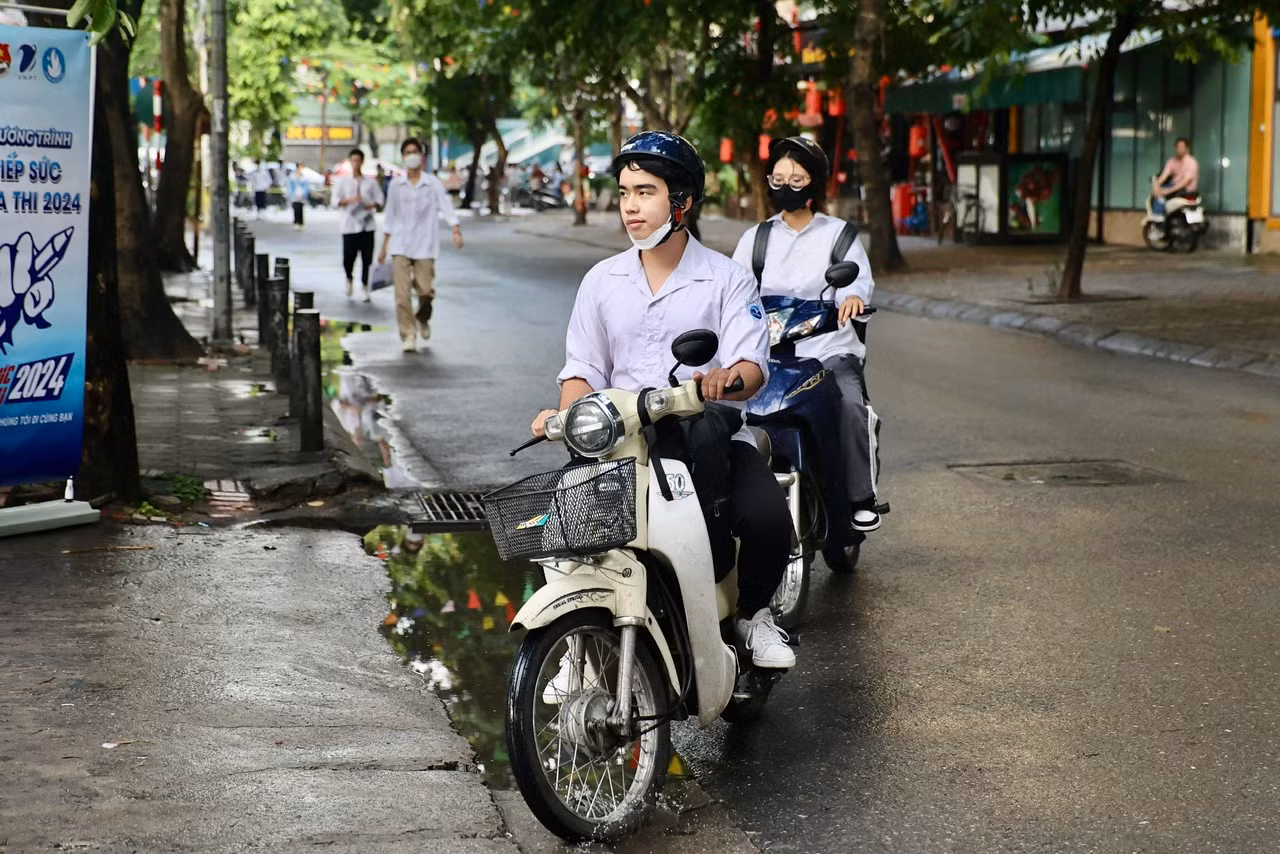 CẬP NHẬT: Kết thúc thi văn, thí sinh tự tin đạt điểm cao ảnh 39