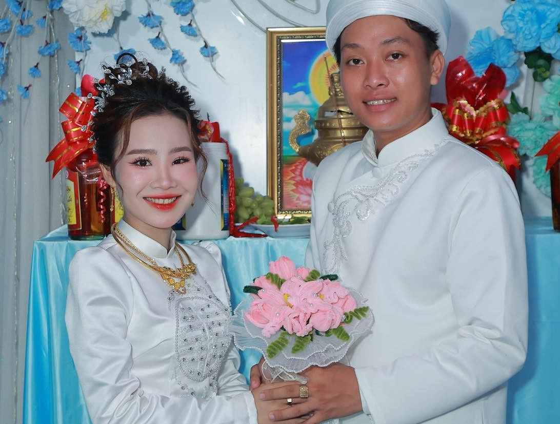 Cô gái gặp 'kiếp nạn' ong đốt trước giờ rước dâu, có bộ ảnh cưới để đời ảnh 3