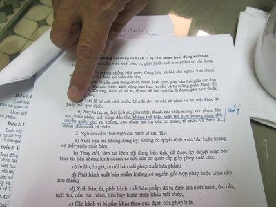 Tài liệu về luật xuất bản ở chi cục hải quan cửa khẩu sân bay Đà Nẵng ghi chú rõ phần xử phạt khi mang ấn phẩm vi phạm vào Việt Nam. Tài liệu về luật xuất bản ở chi cục hải quan cửa khẩu sân bay Đà Nẵng ghi chú rõ phần xử phạt khi mang ấn phẩm vi phạm vào Việt Nam