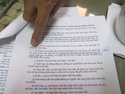  Tài liệu về luật xuất bản ở chi cục hải quan cửa khẩu sân bay Đà Nẵng ghi chú rõ phần xử phạt khi mang ấn phẩm vi phạm vào Việt Nam