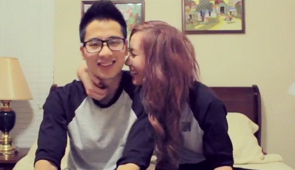 Đức Việt là cựu học sinh THPT chuyên Hà Nội, Amsterdam, hiện là sinh viên ngành Truyền thông Đa phương tiện, trường ĐH Cameron University. Jvevermind và hot girl Mie Nguyễn là một cặp đôi, đã có những vlog chung. Bài viết: http://news.zing.vn/Ba-Tung-xep-thu-2-trong-top-tu-khoa-hot-nhat-gioi-tre-2013-post378696.html#category Nguồn Zing News 