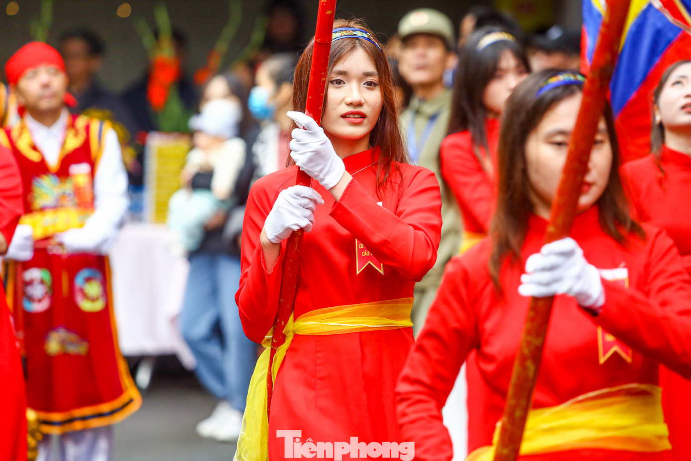 Nhiều "bóng hồng" tham gia đoàn rước. Nhiều "bóng hồng" tham gia đoàn rước.