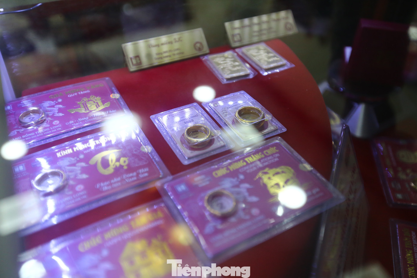 Vàng nhẫn là mặt hàng được khách hàng ưa chuộng trong những ngày này.