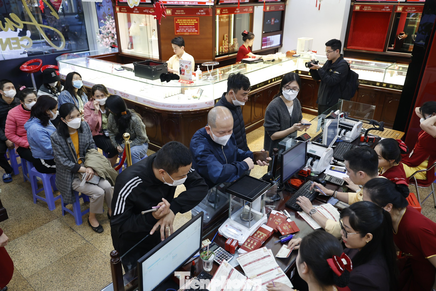 Theo quan niệm của nhiều người, đặc biệt là những người làm kinh doanh, Thần tài là vị thần mang đến may mắn và tài lộc. Ngày vía Thần tài cũng là thời điểm để cảm tạ những phước lành mà Thần tài mang đến cho năm trước và cầu mong sự may mắn về tài lộc cho năm sau.