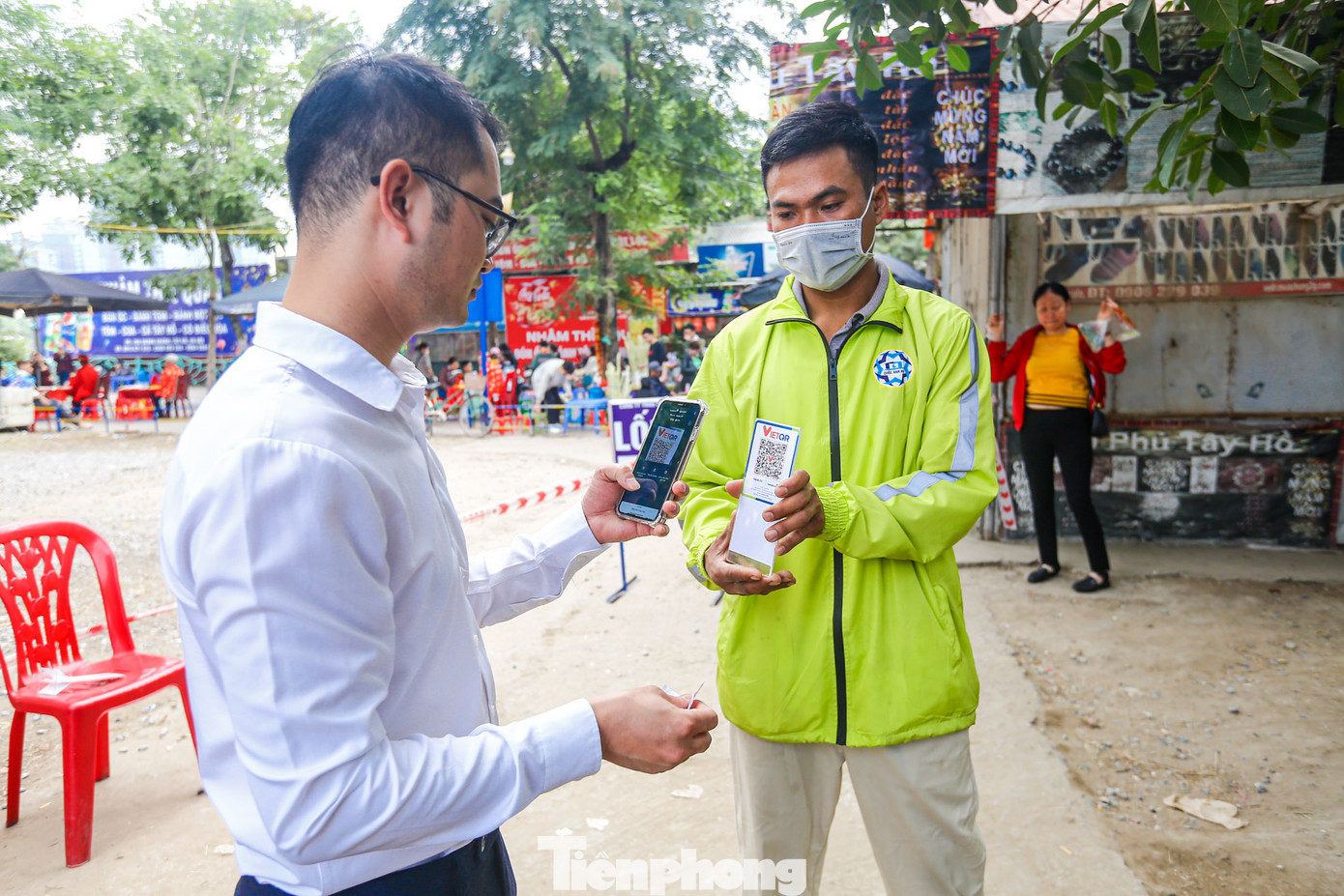 Với xe máy tiến hành thu phí qua tài khoản Ngân hàng (Mã QR)