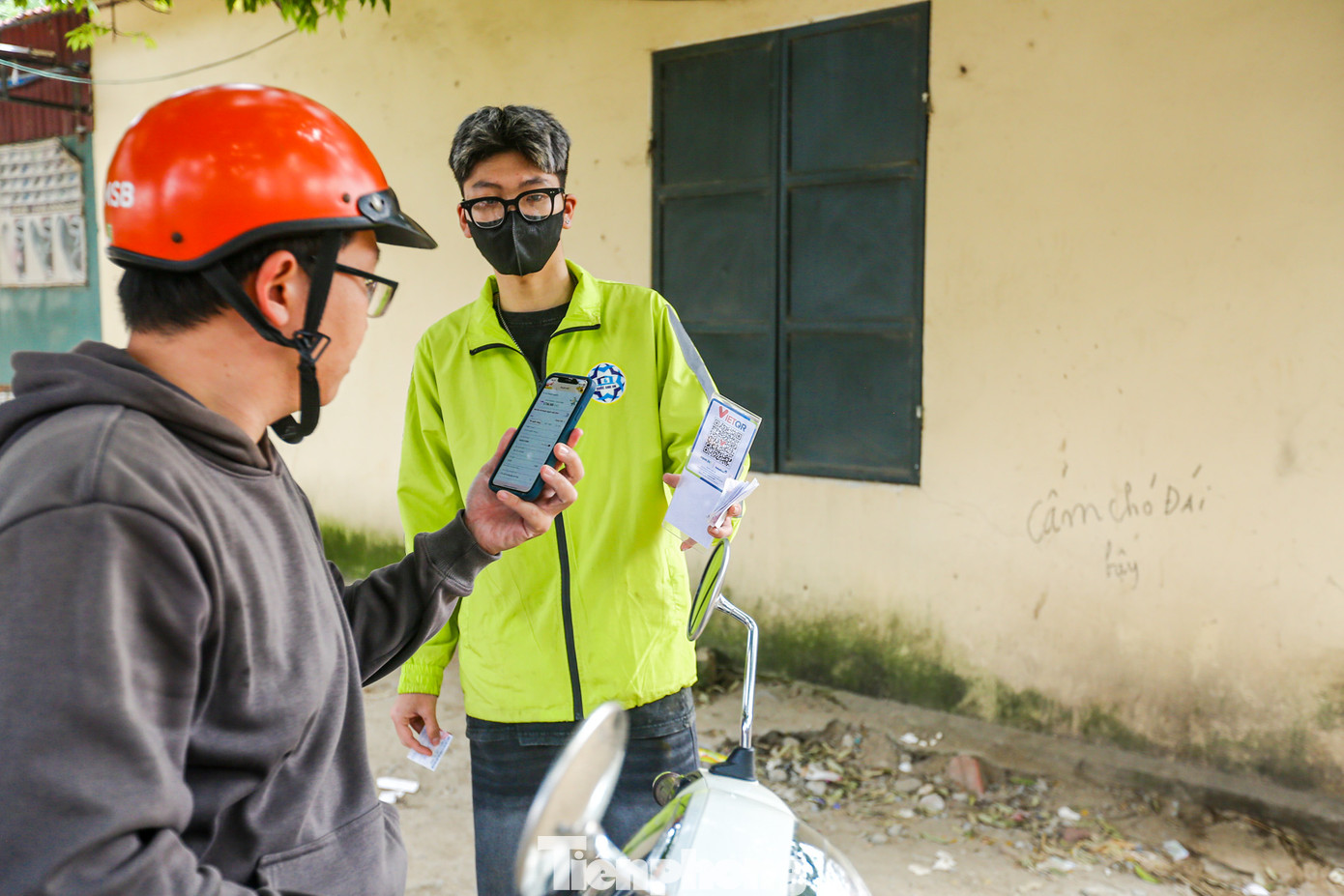 Với xe máy tiến hành thu phí qua tài khoản Ngân hàng (Mã QR)