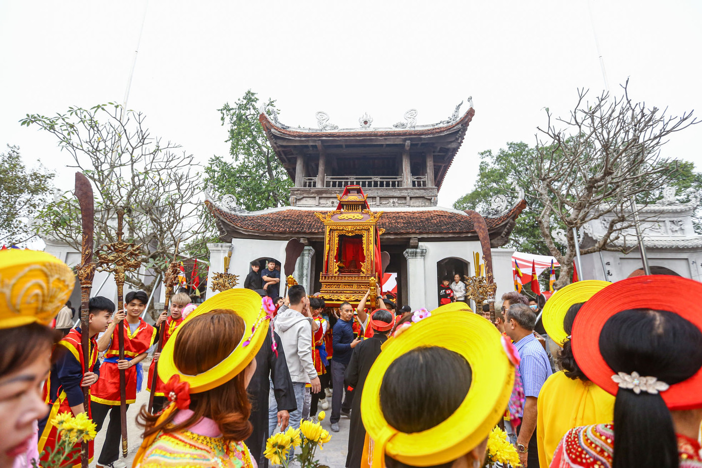 Lễ hội chùa Đậu diễn ra trong 3 ngày từ 8 - 10 tháng Giêng Âm lịch hằng năm. Trong ngày khai hội, hai đoàn thôn Gia Khánh và Gia Phúc rước kiệu và dâng lễ vào chùa.
