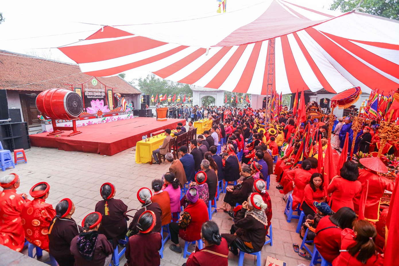 Ban tổ chức và nhà chùa tổ chức Lễ Khai hội.