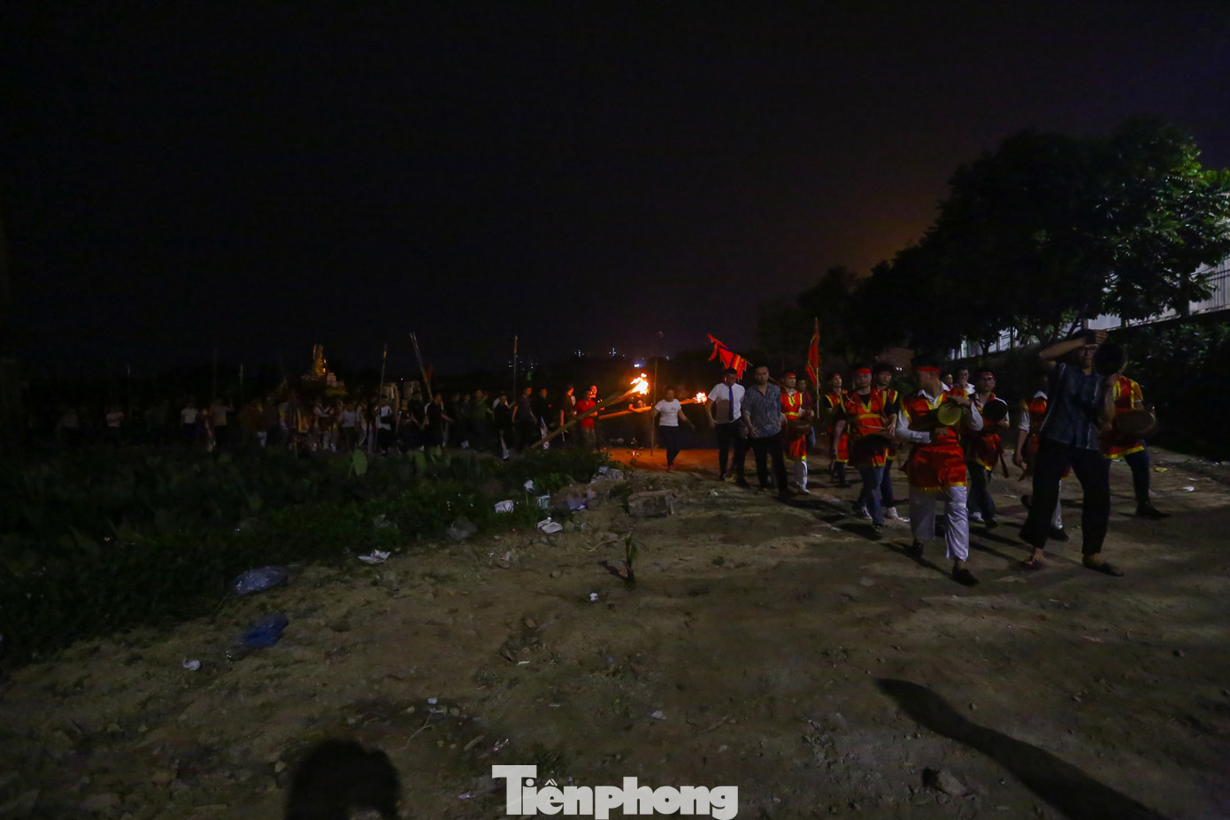 Đây là một thủ tục truyền thống đặc thù, một nét văn hóa tín ngưỡng, tâm linh được lưu truyền từ xa xưa của lễ hội làng Văn Nội. Nét văn hóa này có lẽ là độc nhất vô nhị trong tất cả các lễ hội trên đất nước Việt Nam.