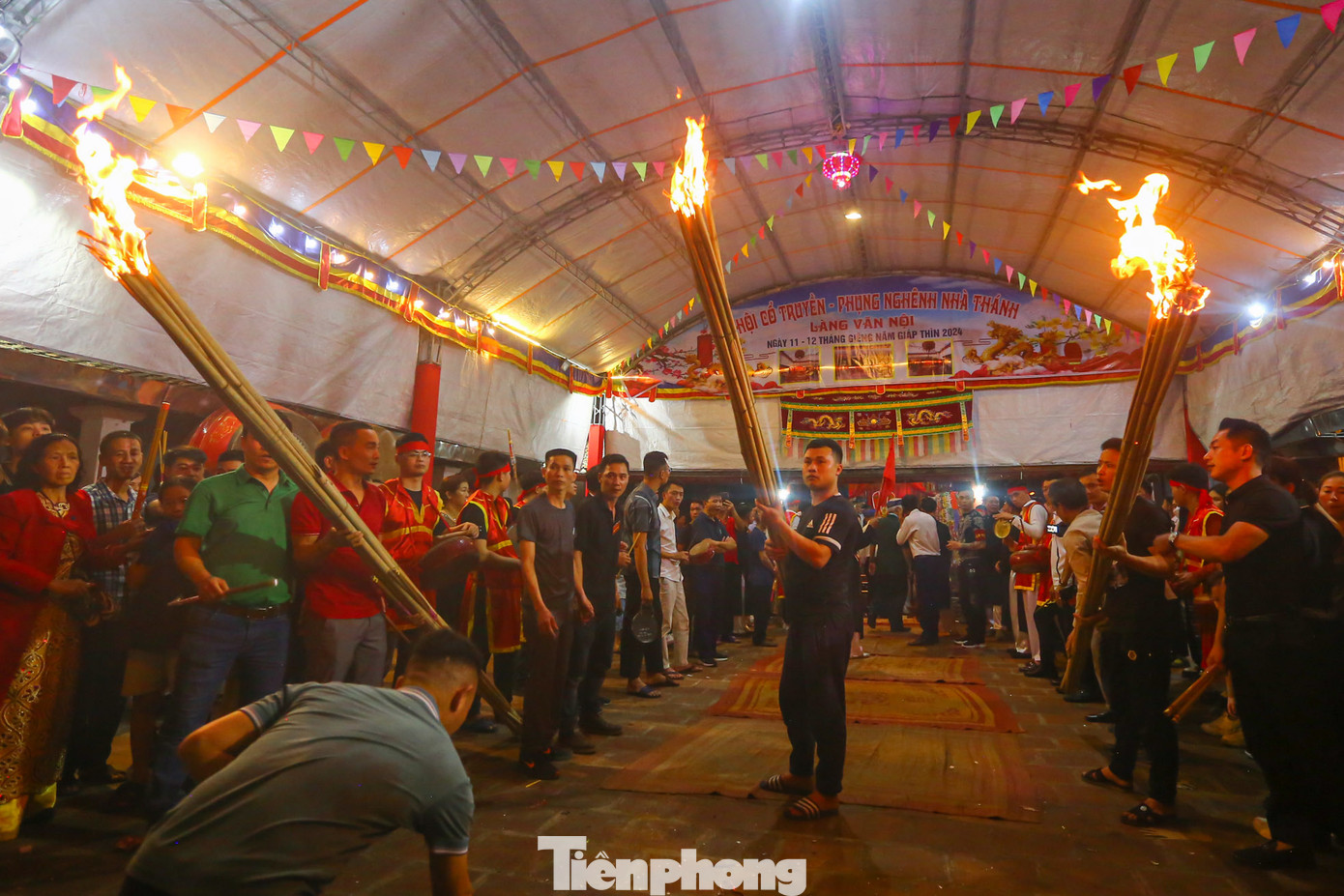 Đình làng Văn Nội (phường Phú Lương, quận Hà Đông, TP Hà Nội) thờ Đức Thành hoàng làng “Cừ Súy Dực Bảo Tướng Quân Chu Bá”, là một vị tướng tài giỏi, văn võ song toàn thời Hai Bà Trưng dấy binh khởi nghĩa (năm 40 – 43 sau Công nguyên).