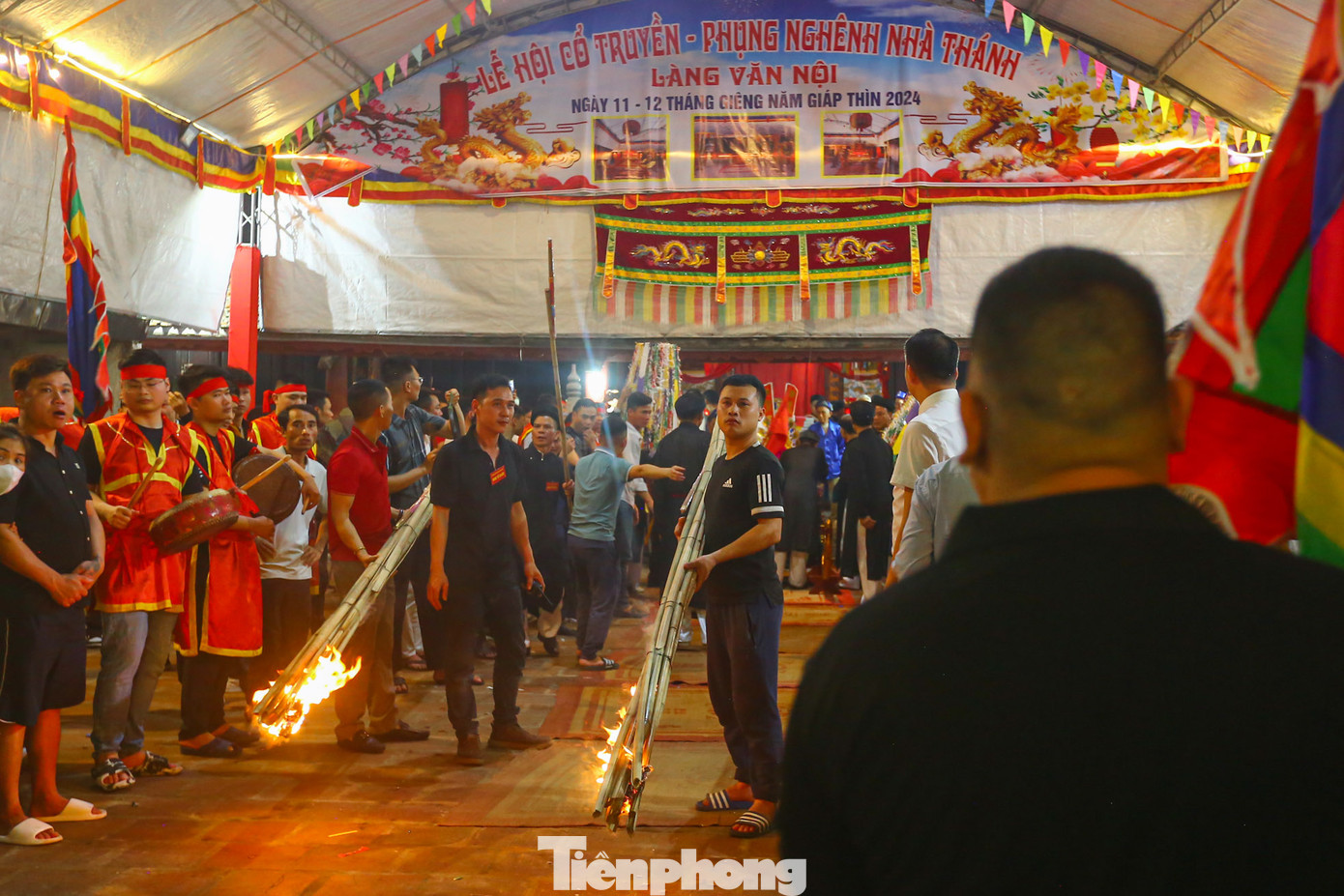 Vào các ngày 11, 12 tháng Giêng Âm lịch, nơi đây tổ chức Lễ hội cổ truyền làng Văn Nội, diễn ra các nghi thức truyền thống có giá trị như: Lễ phụng nghênh nhà thánh, lễ rước kiệu, lễ giã đám và hóa mã tại lăng mộ tướng quân Chu Bá…