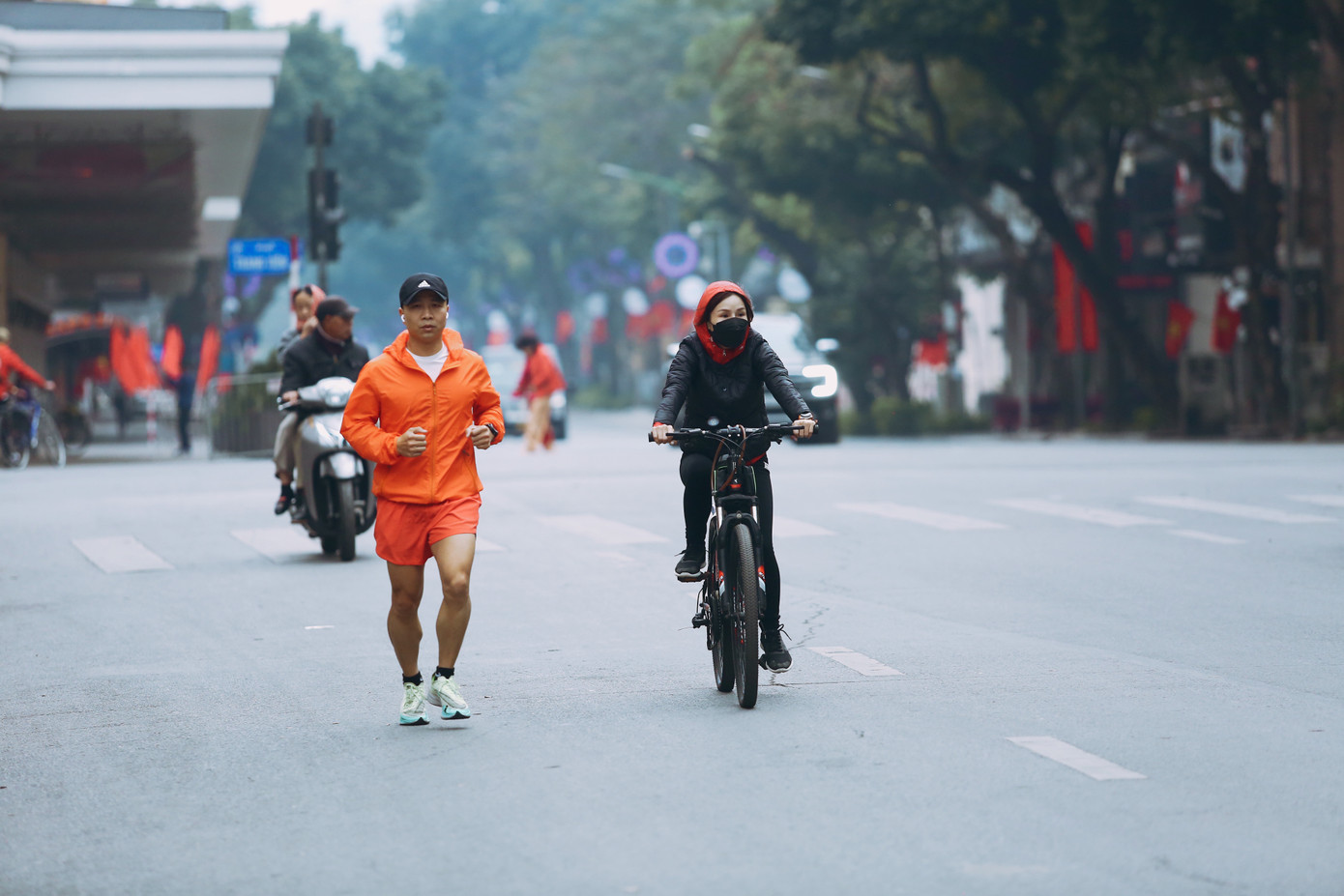 Đường rộng thênh thang, nhiều người đã chọn thời điểm sáng mùng 1 để ra đường tận hưởng.
