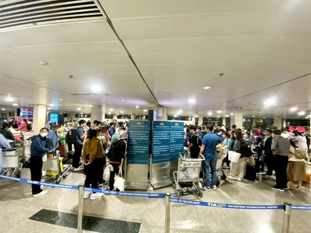 Sân bay Tân Sơn Nhất ghi nhận lượng khách đông nhất trong dịp Tết 2024