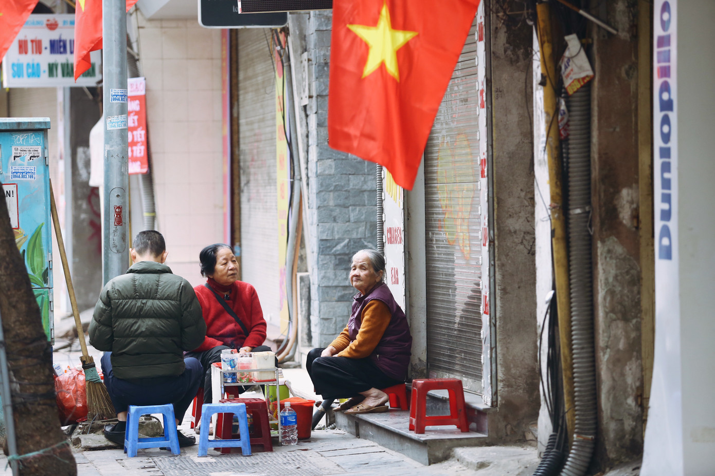 Một quán nước hiếm hoi trong sáng mùng 1.