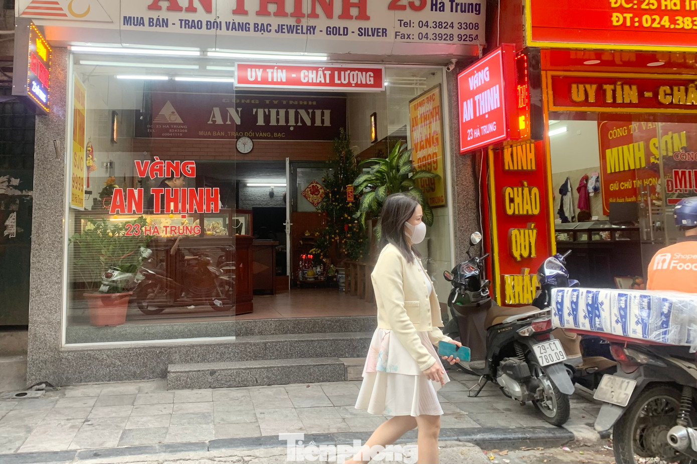 Các cửa hàng tại đây rất ít giao dịch, người mua bán. Các cửa hàng tại đây rất ít giao dịch, người mua bán.