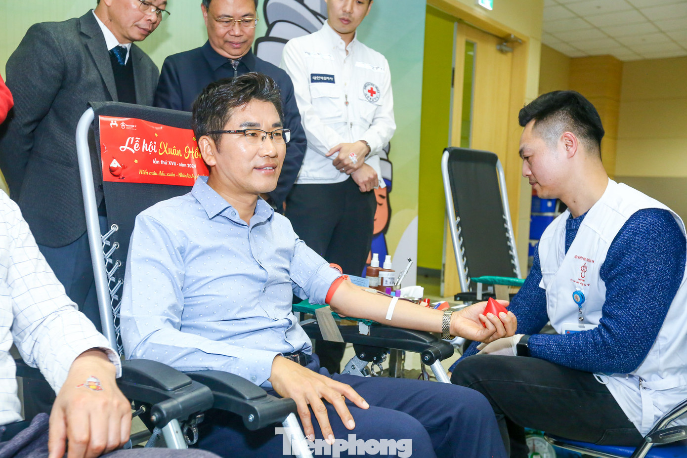 Các lãnh đạo Công ty SEVT chia sẻ, họ như được truyền cảm hứng từ phong trào hiến máu tình nguyện của các công, nhân viên công ty...