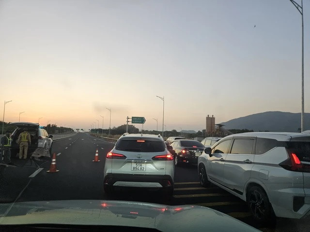 Cao tốc Vĩnh Hảo - Phan Thiết đoạn tới huyện Xuân Lộc (Đồng Nai) bị đóng phải chuyển hướng qua Quốc lộ 1