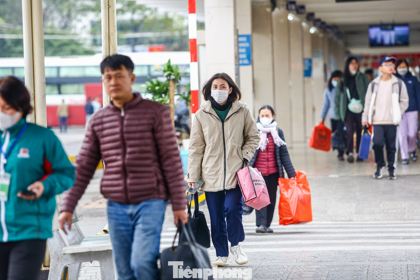 "Ngành xe khách tiếp tục một năm kém vui, lượng khách quá ít so với những năm trước, tuy nhiên nhà xe vẫn duy trì đủ số chuyến để phục vụ người dân", một chủ hãng xe chia sẻ.