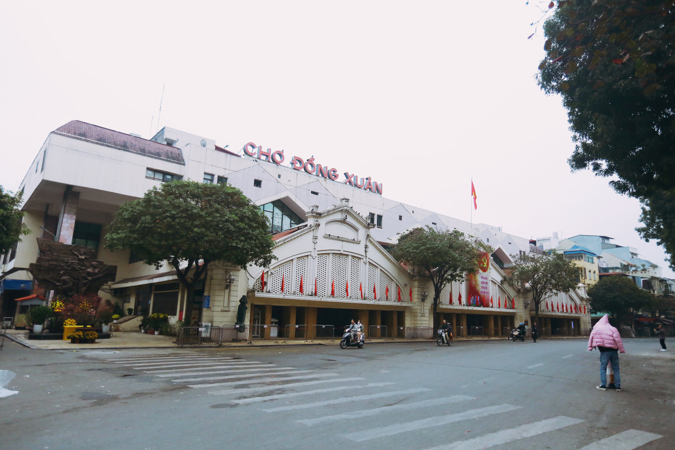 Khu vực chợ Đồng Xuân yên ắng.