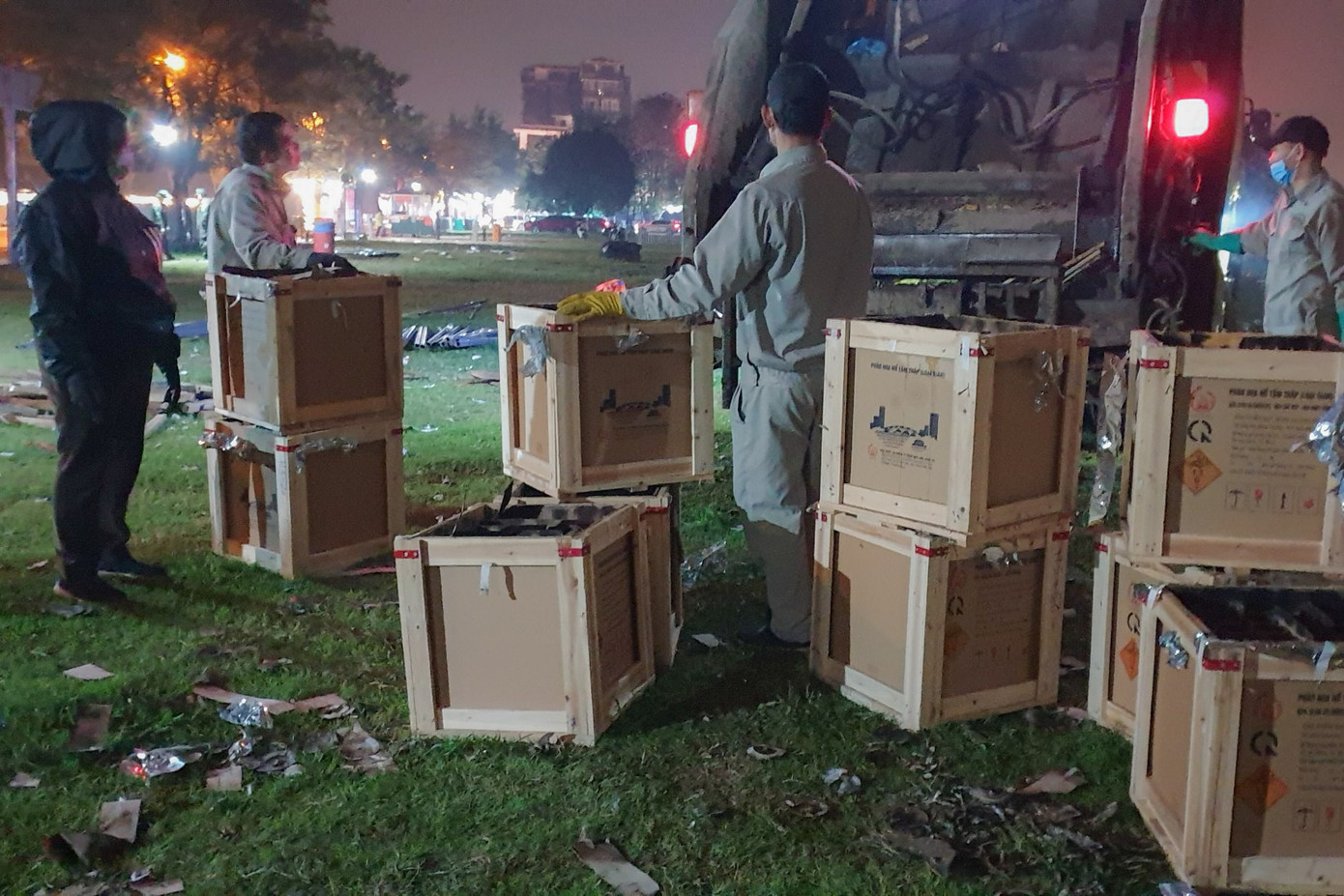 Năm 2024, do có sự khác biệt vào đêm giao thừa trên địa bàn quận Tây Hồ có tổ chức sự kiện Lễ hội ánh sáng với màn trình diễn 2024 drone ở khu vực hồ Tây tại phố Văn Cao và trình diễn bắn pháo hoa tại điểm đất trống gần sát phủ Tây Hồ nên phần công việc dọn dẹp vệ sinh xác định sẽ vất vả hơn.